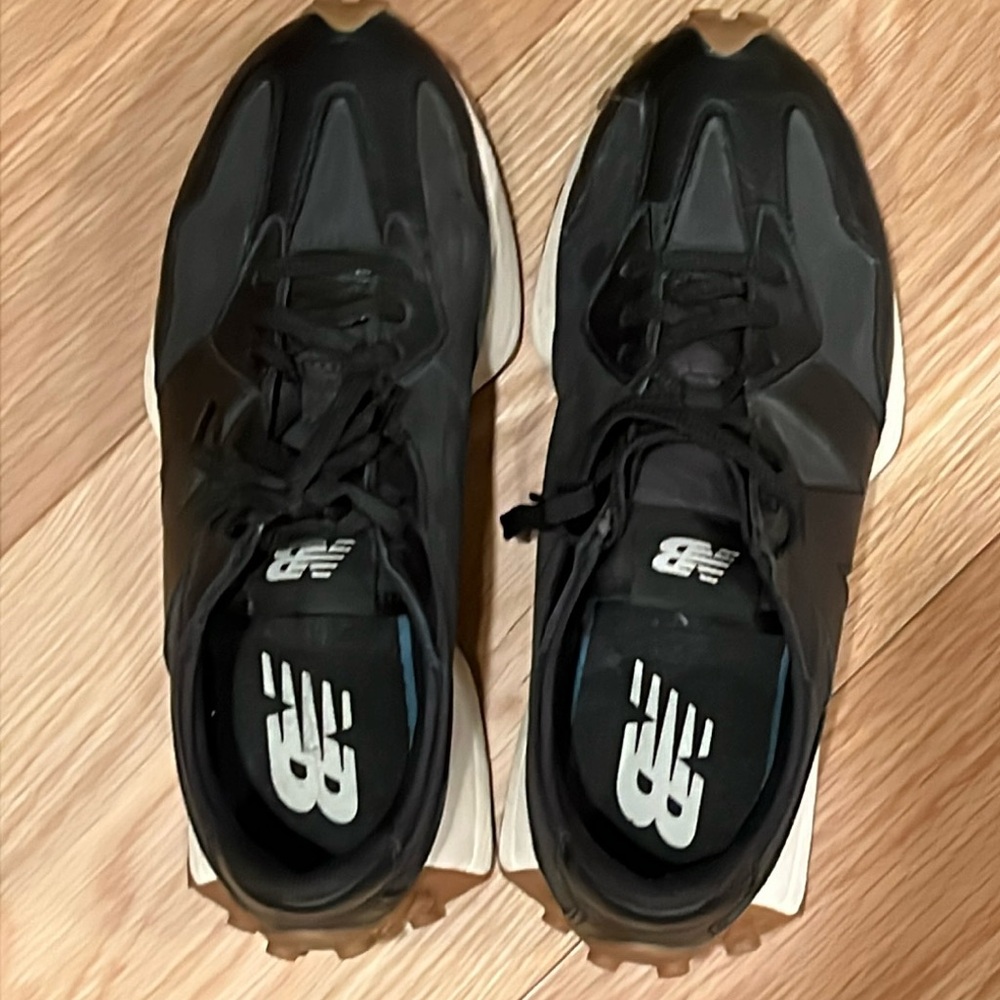 New Balance 327 Black Gum WS327LB women’s like new